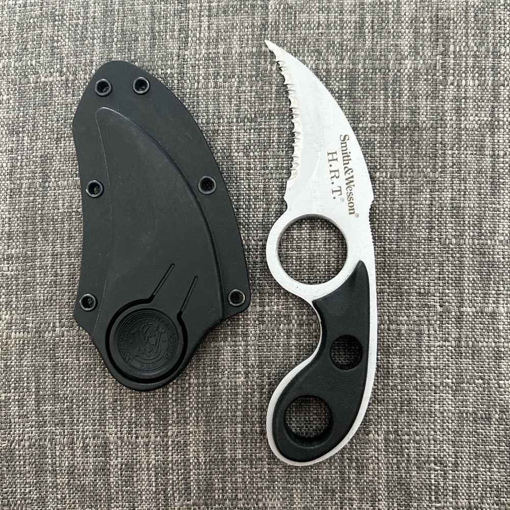 Smith and Wesson knife